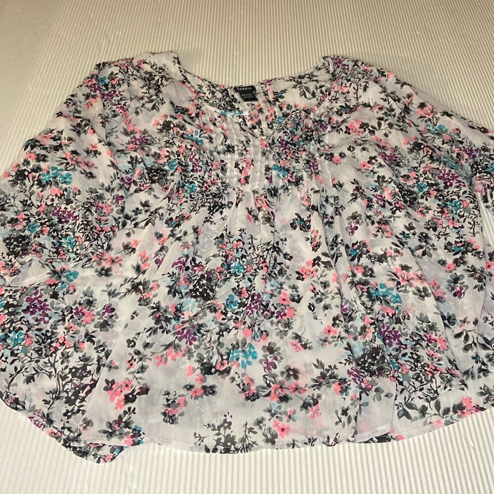 Torrid Floral sheer blouse plus Size 4